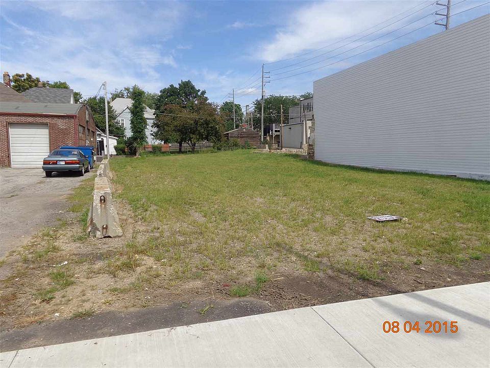 2nd image of 208 S 6th St