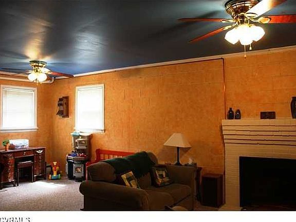 3rd image of 1307 Beverly Dr