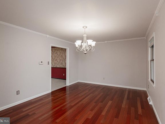 4th image of 15 Blackberry Ln