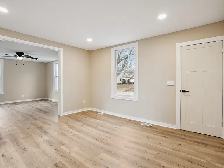 805 E 1st Ave — Photo 3