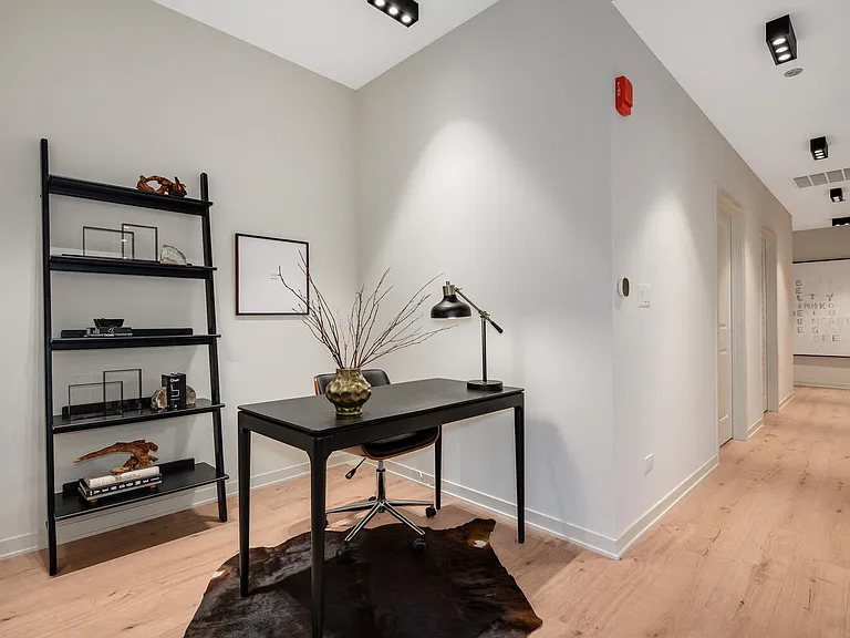 1235 N Ashland Ave — Photo 27