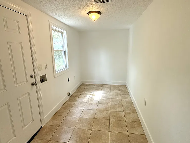 1309 Cambill St — Photo 11