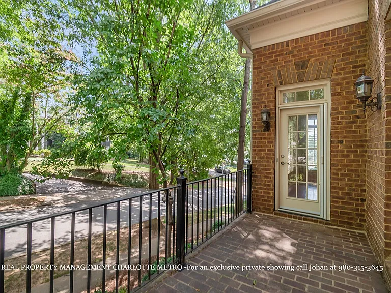529 Queens Rd — Photo 82