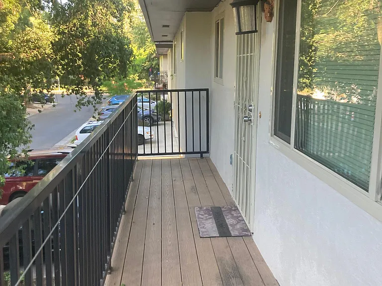 2912 Pole Line Rd #4 — Photo 2