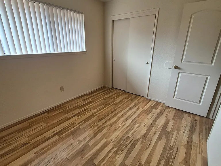 1704 Floyd Ave — Photo 7