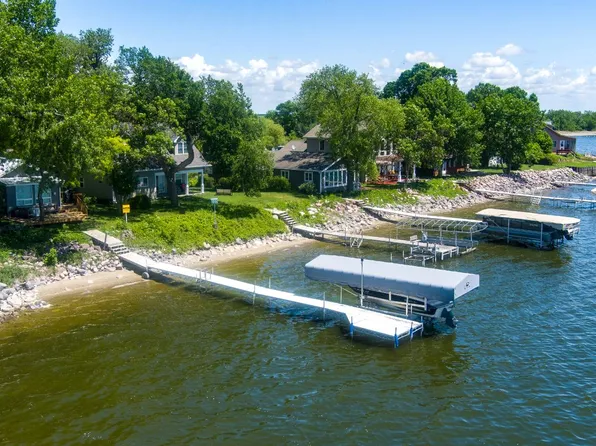 214 N Lake Dr #A, Castlewood, SD 57223