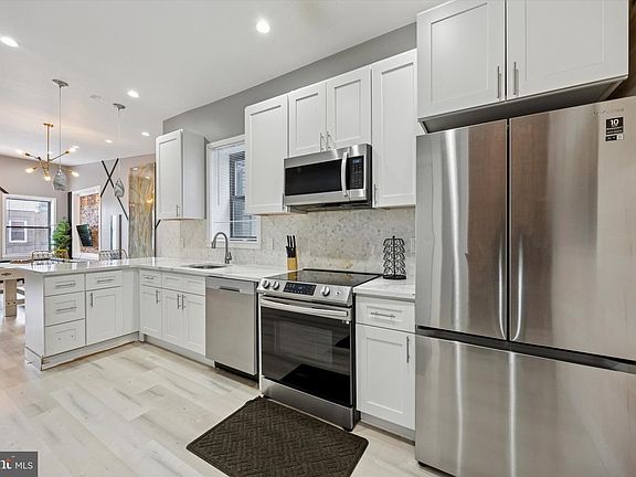 5th image of 3111 W Diamond St