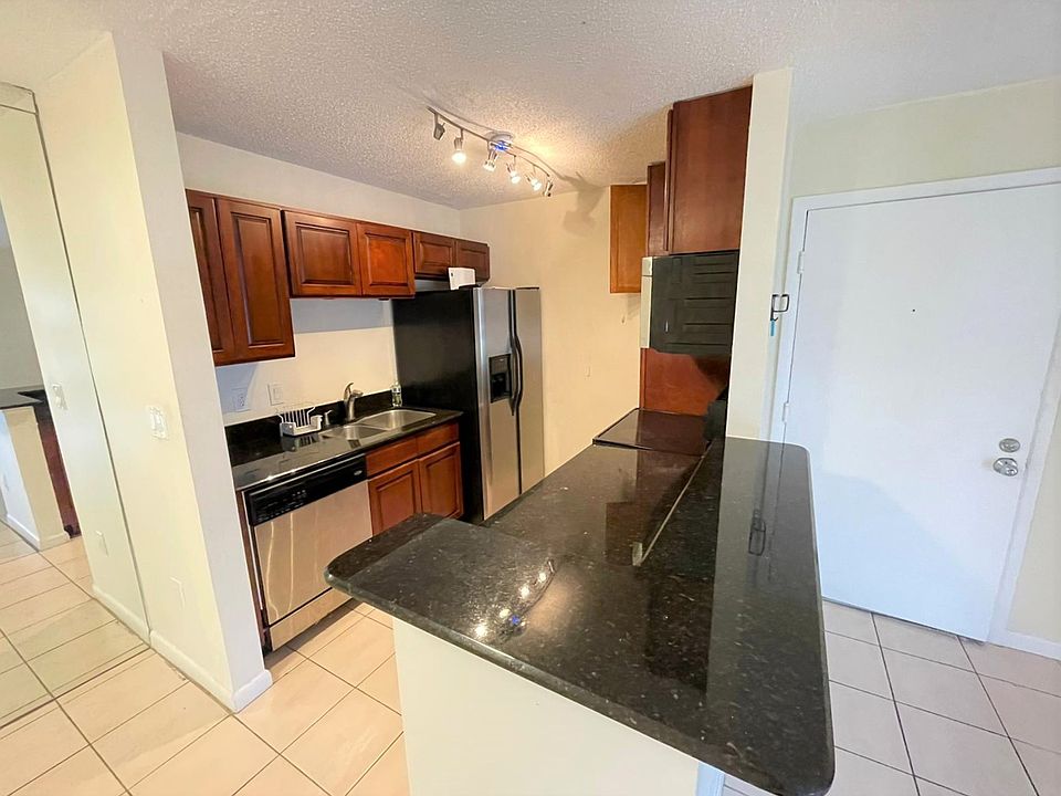 1st image of 809 NE 199th St APT 105-7
