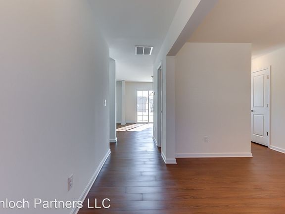 3rd image of 639 Willow Bank Lndg