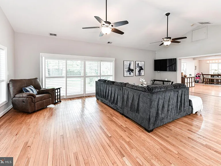 14 Oak Ln — Photo 19