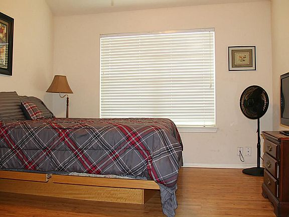 5th image of 906 Bacliff Dr
