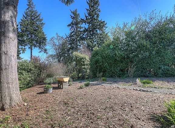 3rd image of 1626 98th Ave NE