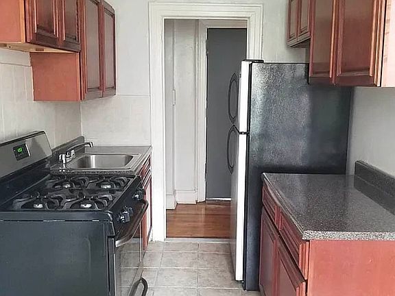 2nd image of 2100 Westbury Ct APT 3B
