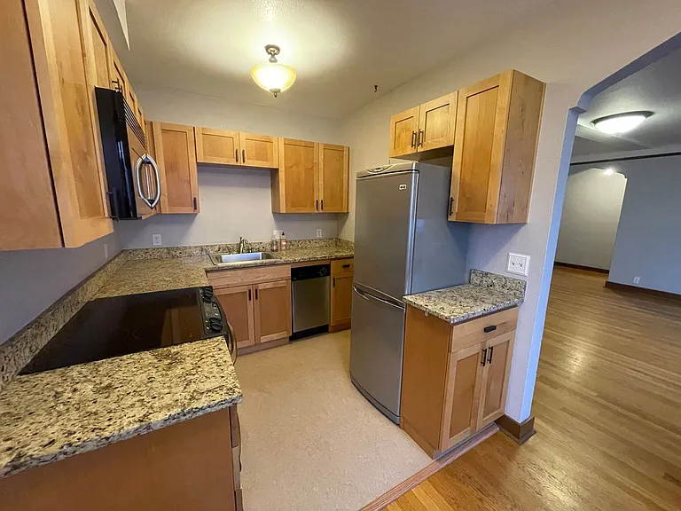 124 Warren Ave N #209 — Photo 10