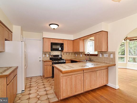 4th image of 8465 Nicole Ct