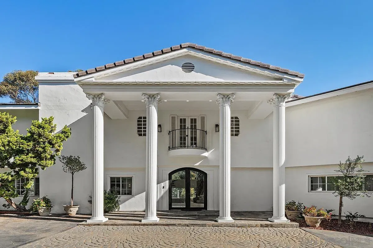 7 bed, 7.5 bath, 6300 sqft, $26,000 — Photo 1