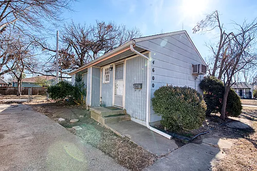 4600 N Hamilton Dr Photo 1