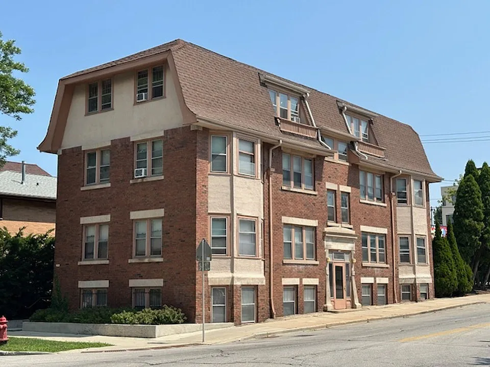 East Side Apartments Near UWM Heat Included
