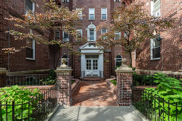 Sold by La Rosa Realty New York | media 17