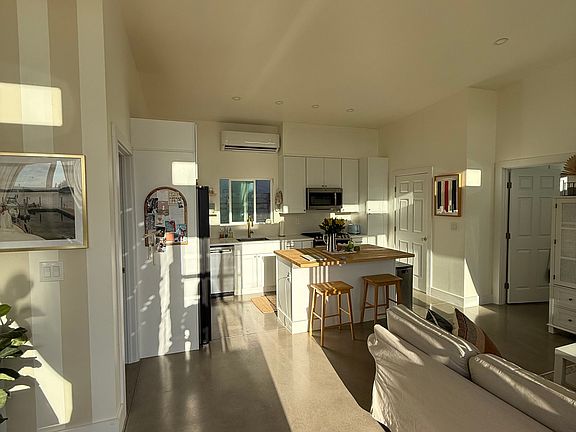 Open Kitchen, Living, Dinning room