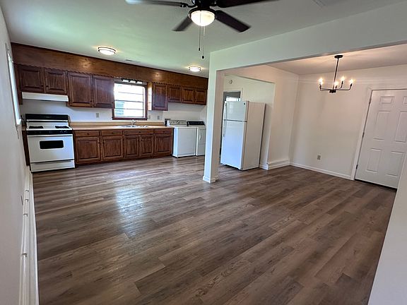 2nd image of 212 N Poplar St #1/2