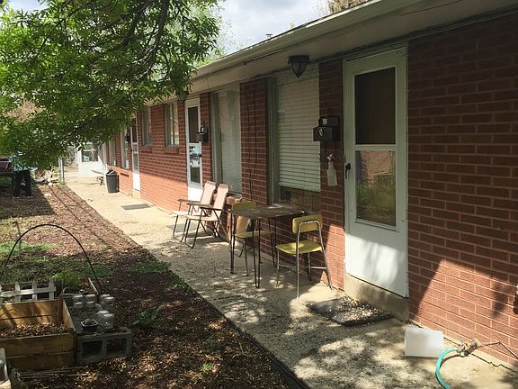 4plex sidewalk-front doors