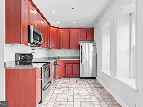 4th image of 627 N 18th St APT 204