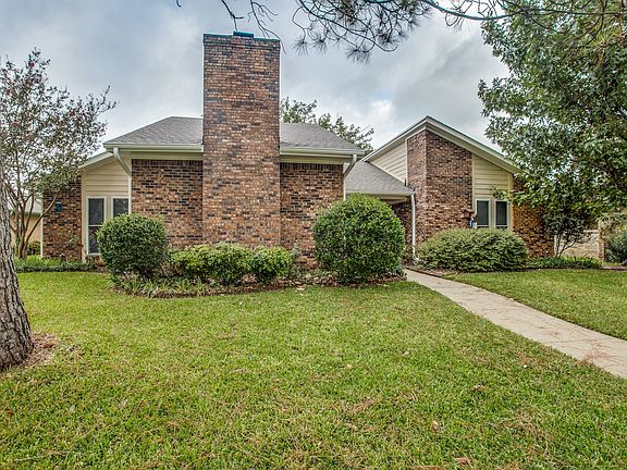 2nd image of 2313 Oakwood Dr