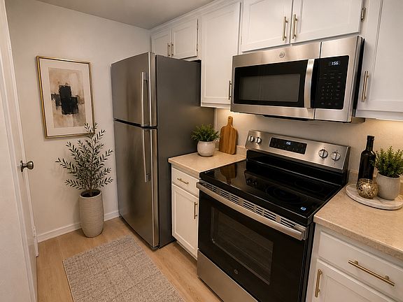 2nd image of 3053 Knollwood Ave