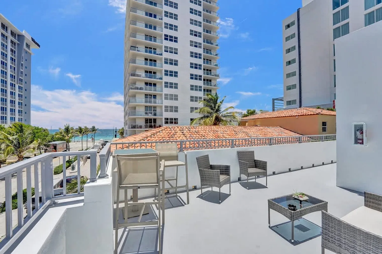 2 bed, 1.0 bath, 3229 sqft, $8,950 — Photo 3