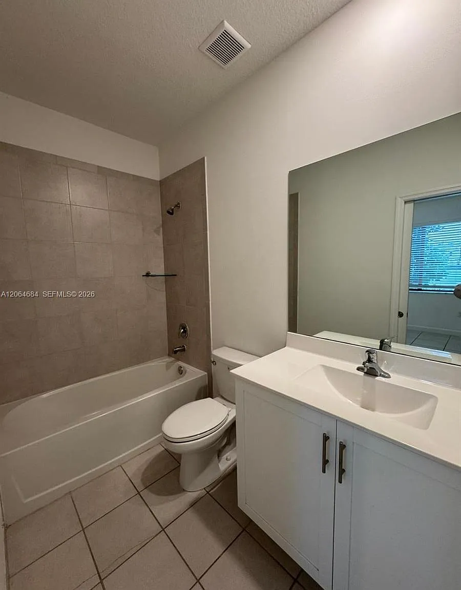 3 bed, 1320 sqft, $3,000 — Photo 4