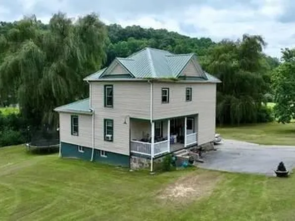 7341 New Hope Rd, Bluefield, WV 24701
