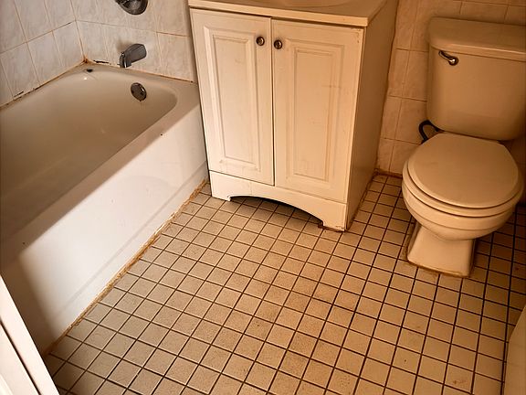 5th image of 3208 Union St #5AA