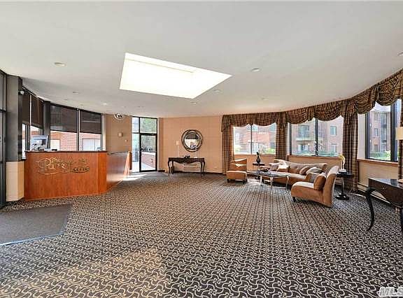 4th image of 99 S Park Ave