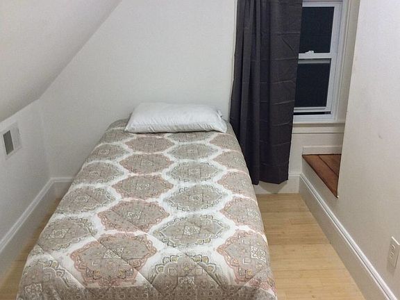 5th image of 20 Holton St #0
