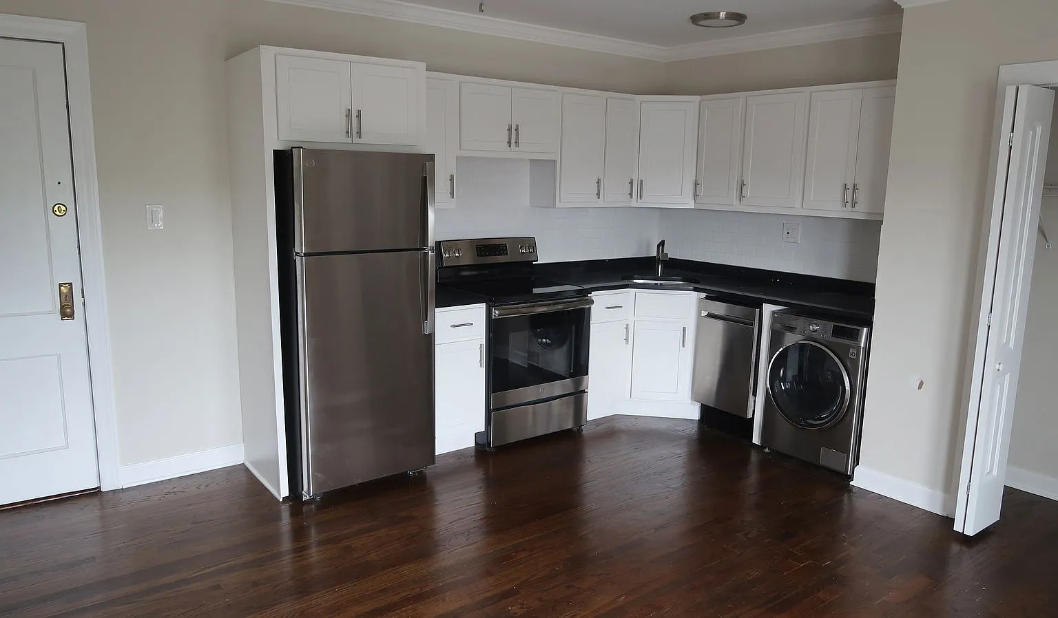 Studio, 1.0 bath, 500 sqft, $1,445 — Photo 1