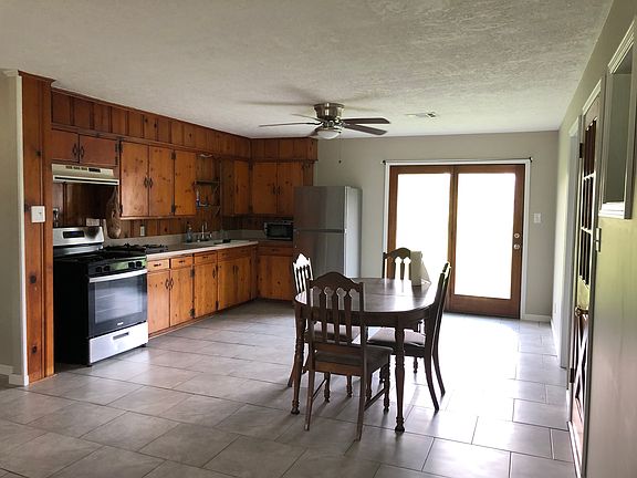 3rd image of 823 Live Oak St