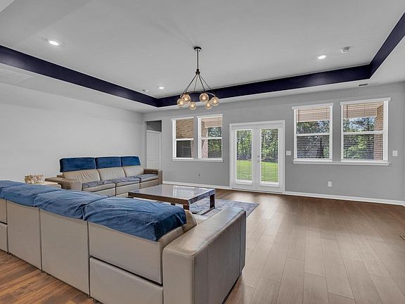 5th image of 309 Greymoor Ln