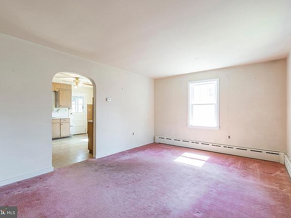 3rd image of 125 Rossiter Ave