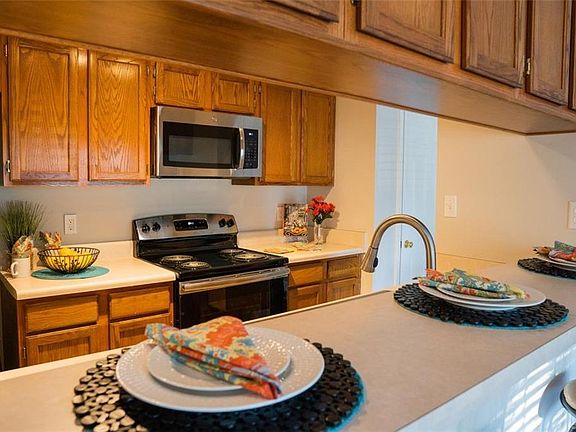 5th image of 10209 Wolfe Manor Ct #7