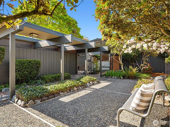 5th image of 12139 Shorewood Drive SW