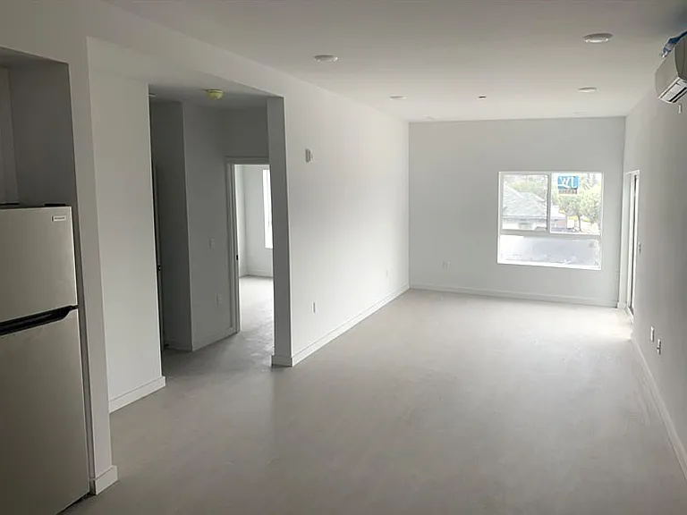 1612 Pleasant Ave #405 — Photo 3