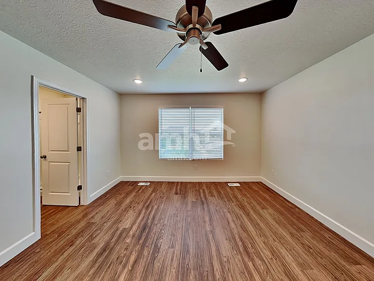 1348 E White St — Photo 9