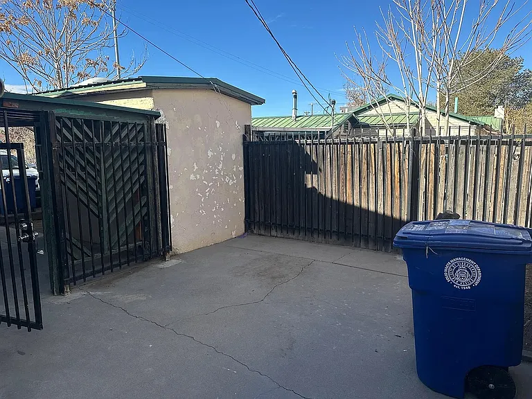 208 University Blvd SE — Photo 12