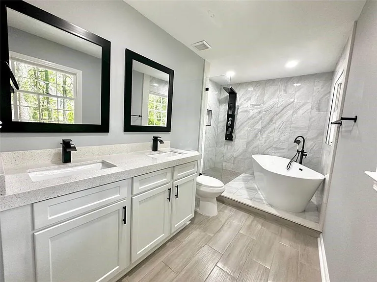 210 Suburban Dr NE — Photo 24