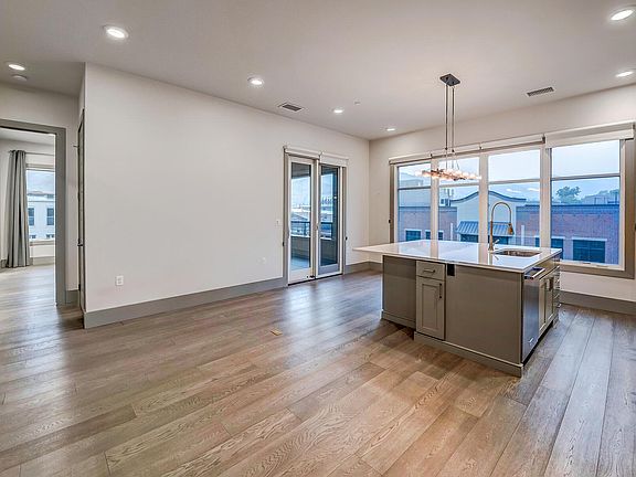 Kitchen / Living Room
