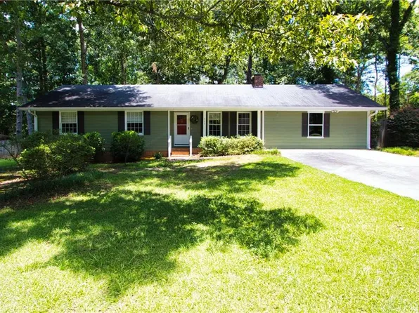 324 Zion Wood Rd, Loganville, GA 30052