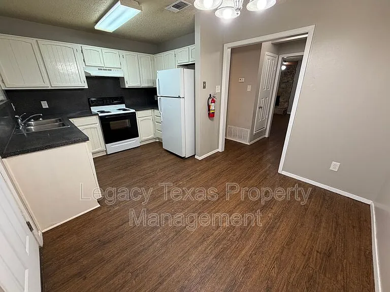 1409 Courtney Pl #A — Photo 15