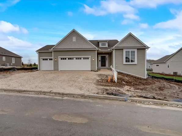 1383 Overlook CIRCLE #48, Hartland, WI 53029