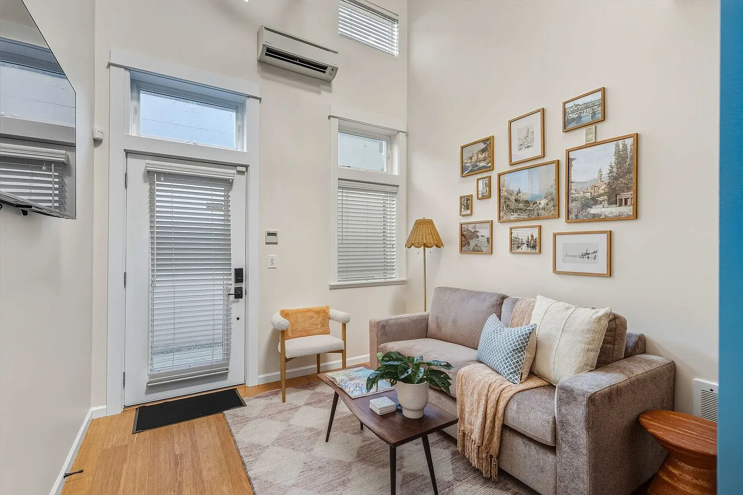 2 bed, 1.0 bath, 796 sqft, $4,158 — Photo 1